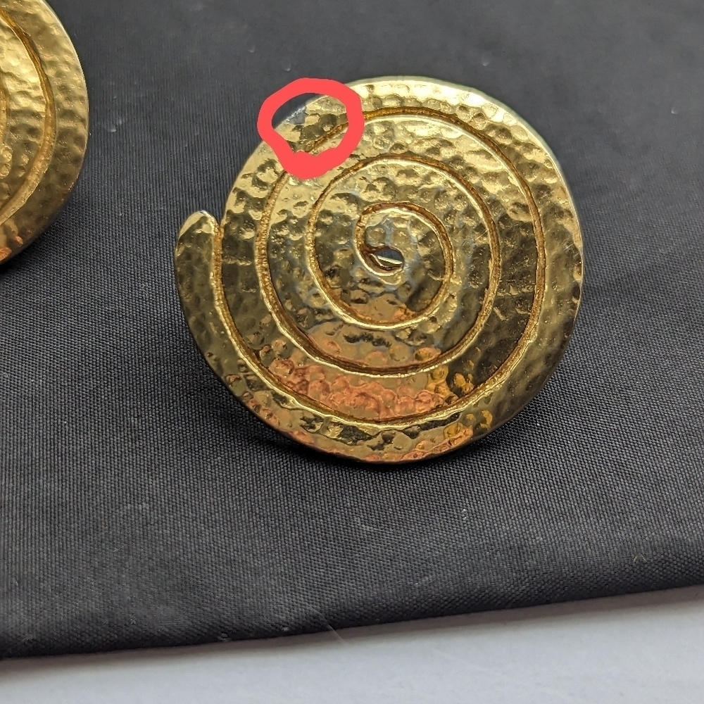 Monet Disk Earrings Signed Vintage Hammered 10kt gp gold toned coiled circular - Picture 9 of 11